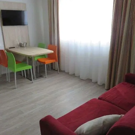 Appart-hotel & Golf Bassins A Flot בורדו