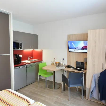מלון דירות Appart-hotel & Golf Bassins A Flot