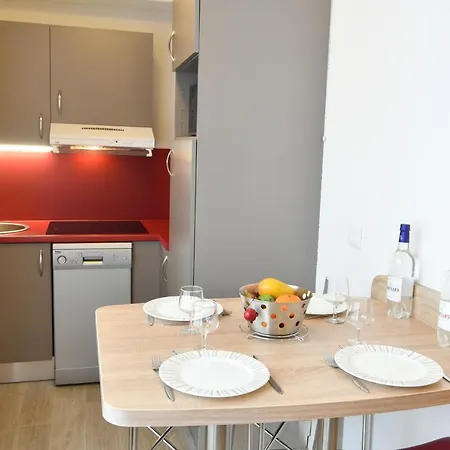 Apart Otel Appart-hotel & Golf Bassins A Flot 3*