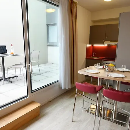 Appart-hotel & Golf Bassins A Flot בורדו